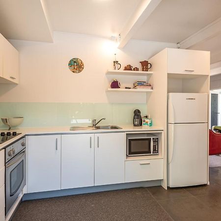 Retro Living - Lush Garden Apartment Christchurch Luaran gambar