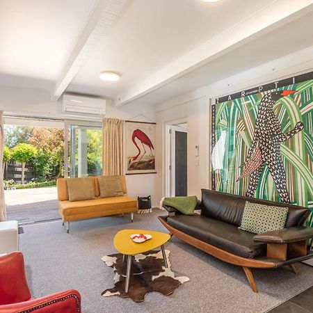 Retro Living - Lush Garden Apartment Christchurch Luaran gambar