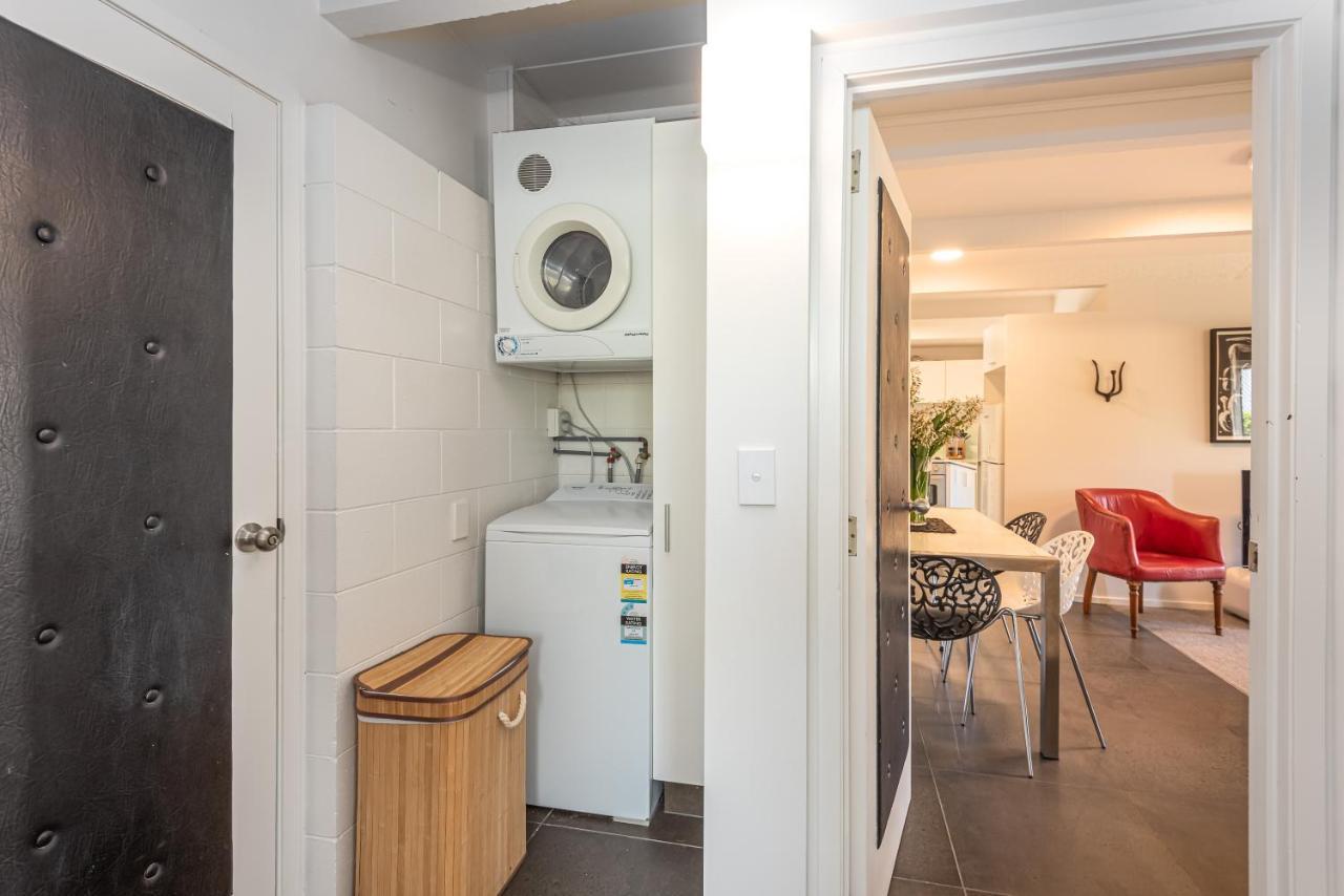 Retro Living - Lush Garden Apartment Christchurch Luaran gambar
