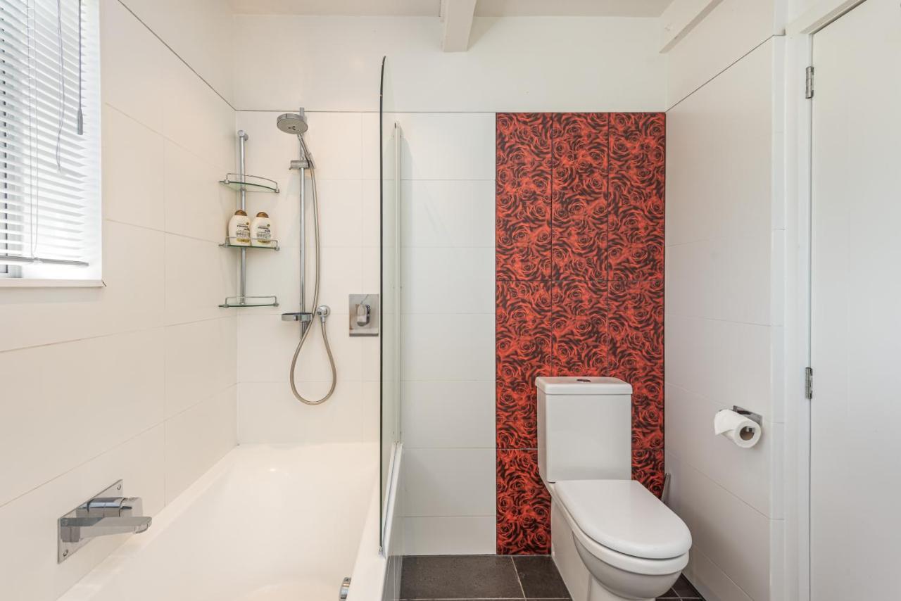 Retro Living - Lush Garden Apartment Christchurch Luaran gambar