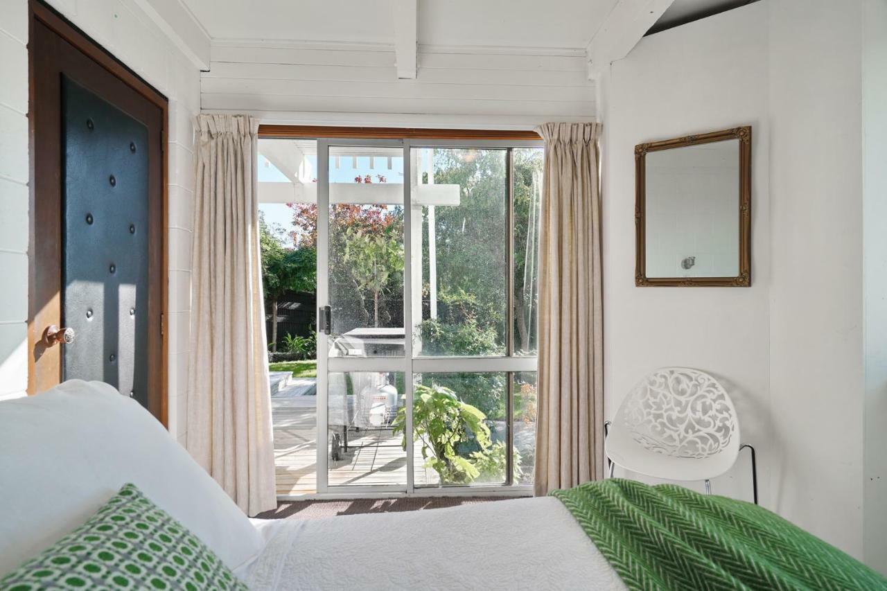 Retro Living - Lush Garden Apartment Christchurch Luaran gambar